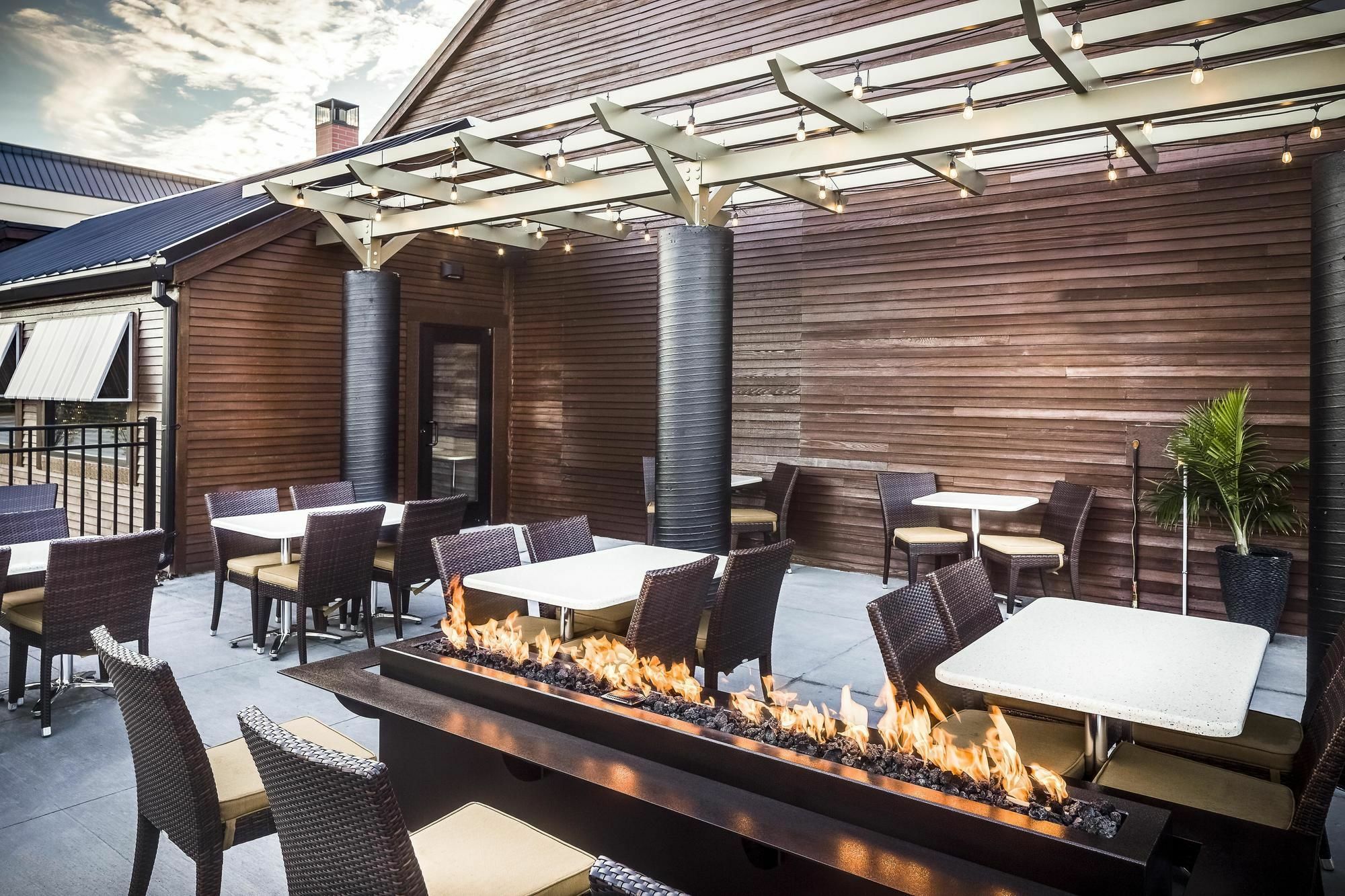 Holiday Inn Coralville - Iowa City By Ihg Exterior photo